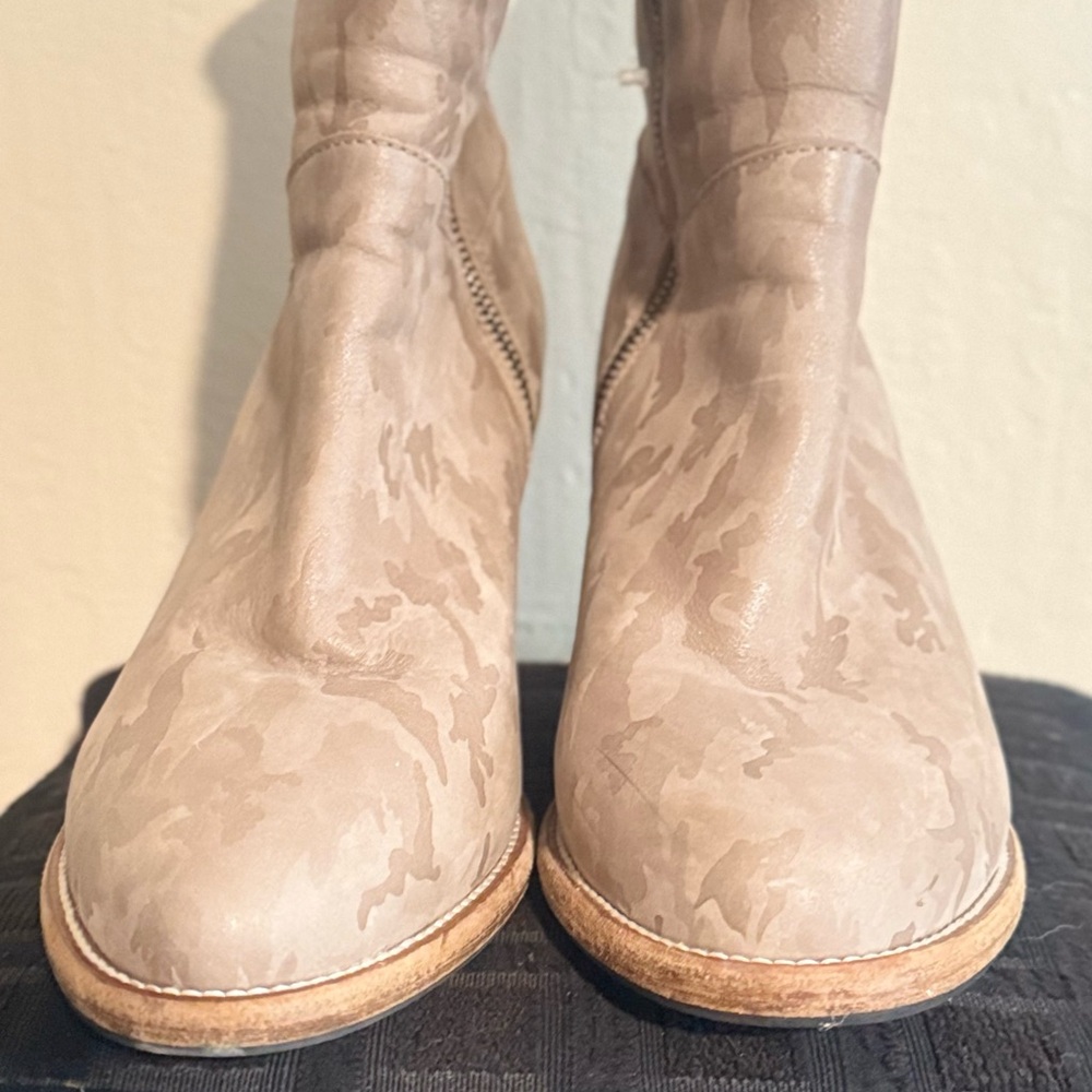 Ross & Snow Shearling-Lined Leather Boots – Handmade in Italy, Taupe Block Heel